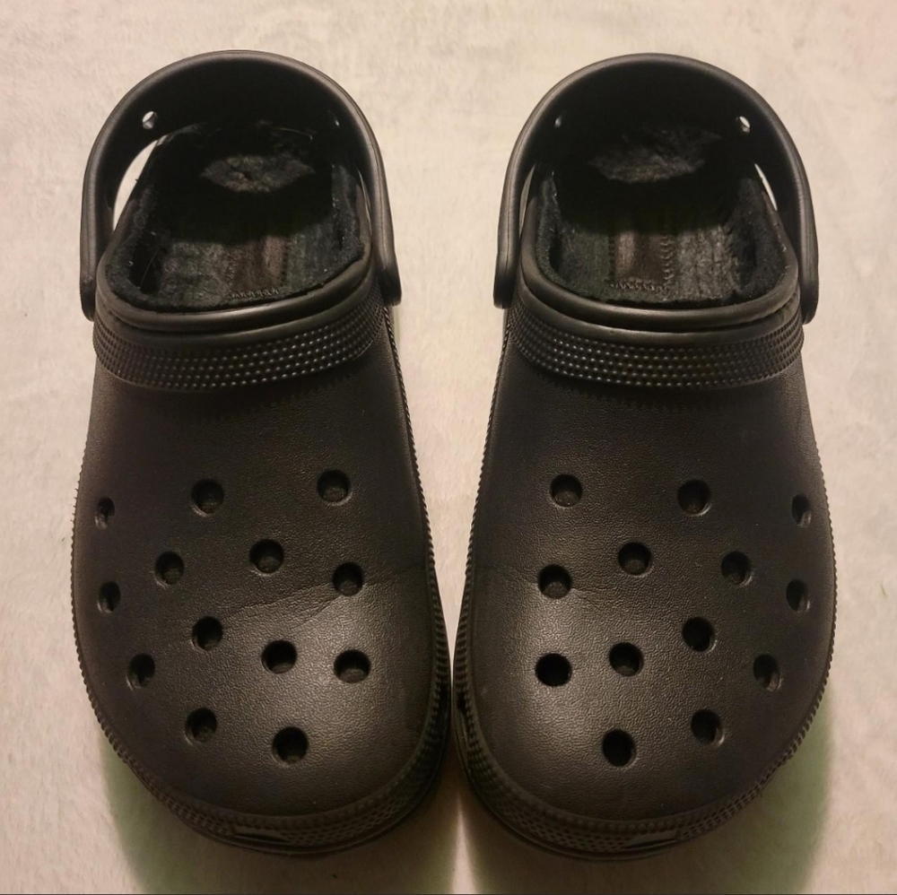 Women's crocs size 7